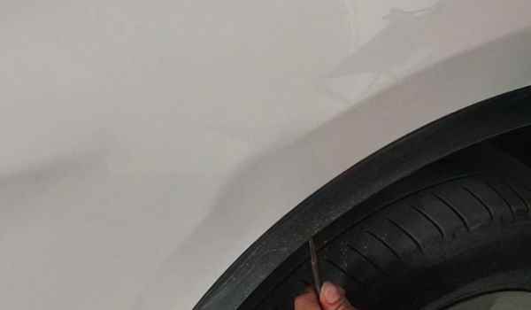 车门上有个小凹陷怎么修复