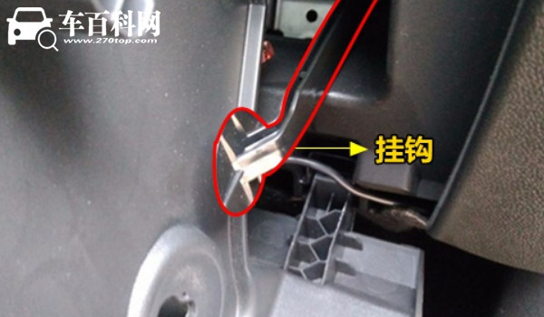 雪佛兰科沃兹的空调滤芯在什么位置 位于副驾驶手套箱内
