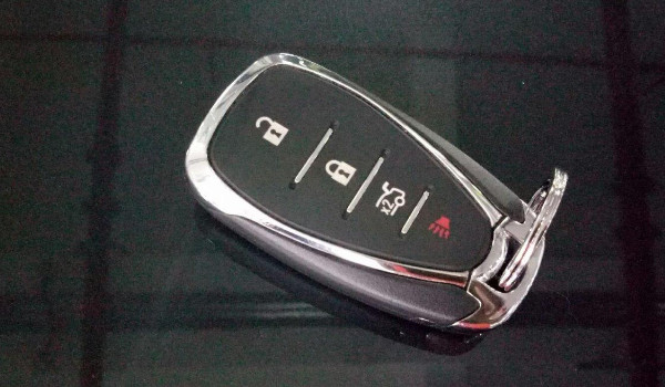 迈锐宝xl车钥匙换电池 十分简单的操作方法