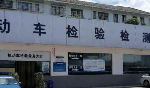 7坐车现在也是6年免检吗