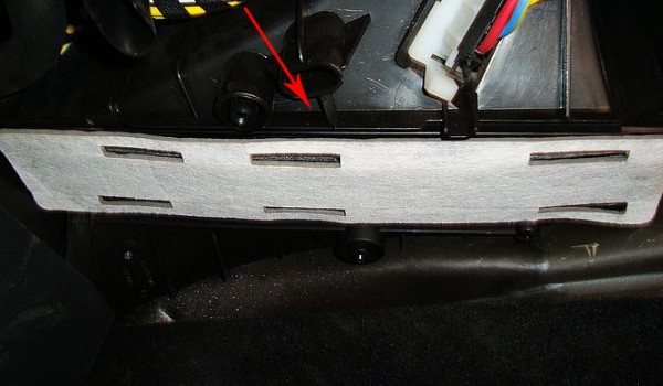 大众宝来的空调滤芯在哪里 空调滤芯在哪个位置(手套箱后面)