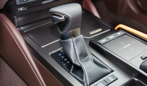 雷克萨斯es变速箱怎么样 雷克萨斯es用的什么变速箱（CVT/E-CVT/8AT三种）