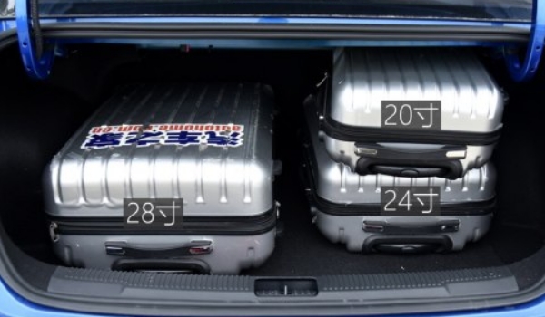 荣威i5车身尺寸是多少 荣威i5后备箱多大（512L）