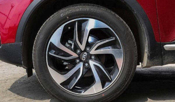 凯翼炫界轮胎型号 轮胎规格为215/60 r17(胎压标准2.3-2.5bar)