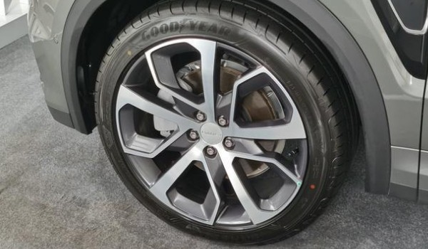 领克09轮胎尺寸 轮胎规格是多少(275/45 r20)