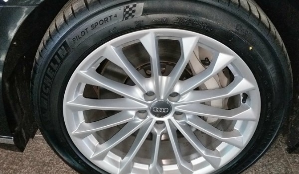 奥迪s8轮胎规格 奥迪s8轮胎型号是多少(265/35 r21)