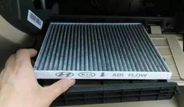 福特探险者空调滤芯在哪 探险者的空调滤芯在什么位置(副驾驶手套箱后面)
