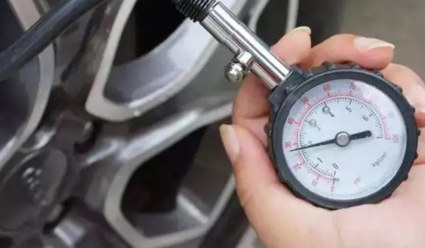 汽车车胎压一般是多少