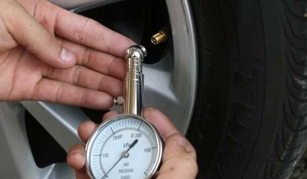 小车胎压一般是多少是正常的