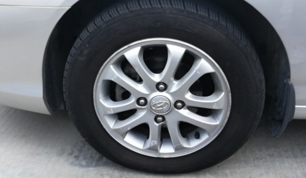 伊兰特轮胎多大型号的 伊兰特轮胎尺寸是多少(225/45 r17)