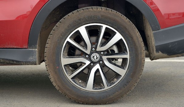 东风风光500轮胎胎压是多少 2.3-2.5bar之间(轮胎型号215/60 r17)