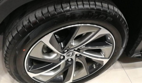 雷克萨斯rx轮胎尺寸 rx轮胎型号多少(235/55 r20)