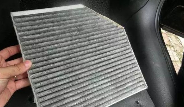 wey玛奇朵空调滤芯在哪 位于副驾驶手套箱后面