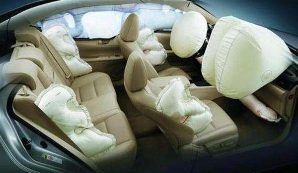 丰田凌放有几个安全气囊 全系标配7个安全气囊（安全性能优秀）