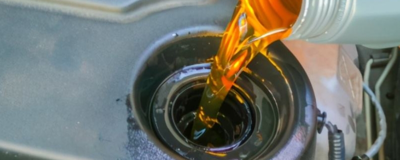不同牌子的机油可以混合使用吗