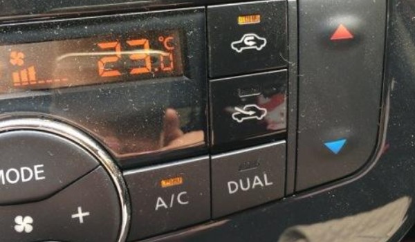 dual是什么意思车上的 空调分区调节键(每个座位的温度不一样)