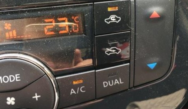 dual是什么意思车上的 空调分区调节键(每个座位的温度不一样)