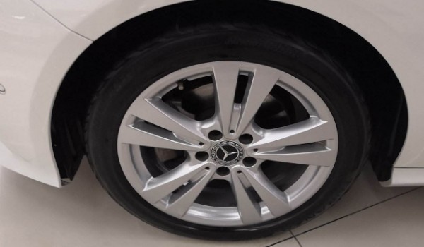 奔驰a200轮胎尺寸是多大的 奔驰a200轮胎型号(205/55 r17)
