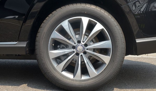奔驰gls轮胎型号 奔驰gls轮胎尺寸多少(275/45 r21和315/40 r21)