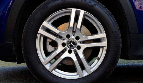 奔驰glb轮胎型号 奔驰glb轮胎尺寸多少(235/55 r18)