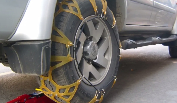 防滑链一般安装几个轮胎