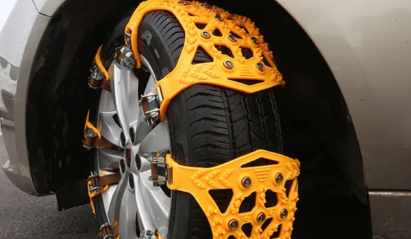 防滑链一般安装几个轮胎