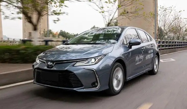 丰田SUV新款12万 全新2022卡罗拉锐放十分推荐