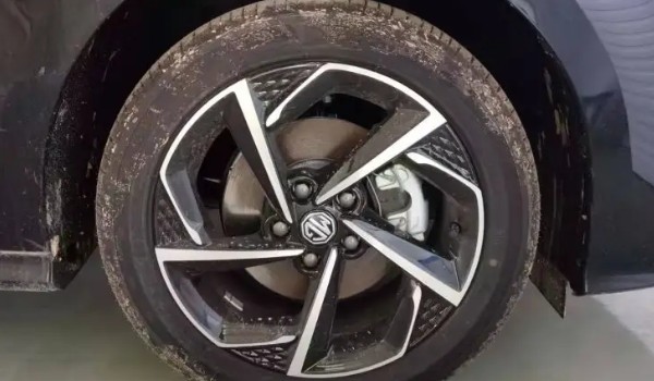 名爵5轮胎型号规格 轮胎型号为215/50 r17