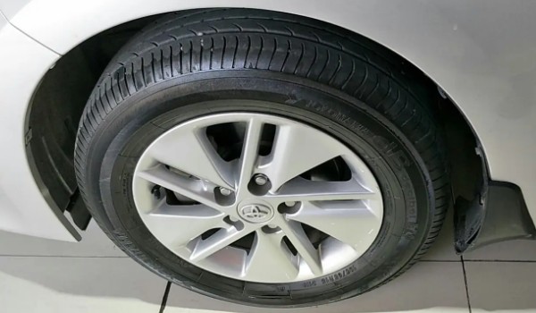 卡罗拉锐放轮胎尺寸 锐放轮胎尺寸为225/50 r18