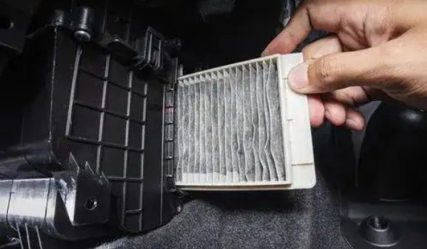 丰田威兰达空调滤芯在哪 位于副驾驶手套箱后面