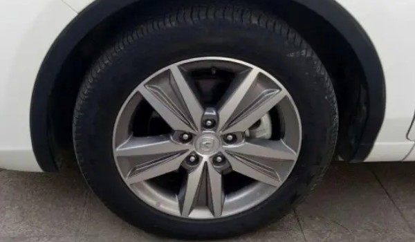 长安逸动轮胎尺寸多少 轮胎尺寸为215/50 r17
