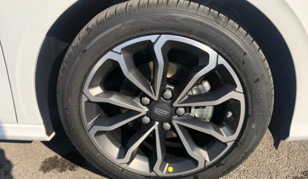 吉利缤瑞的轮胎型号 轮胎型号为205/50 r17