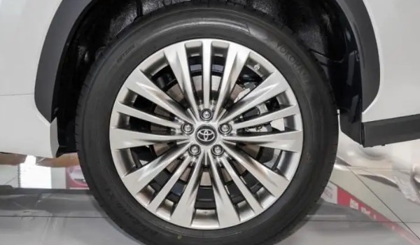 丰田汉兰达轮胎尺寸多大 轮胎型号规格为235/55 r20