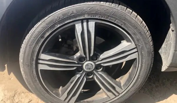 名爵one轮胎型号多少 轮胎型号规格为225/50 r19