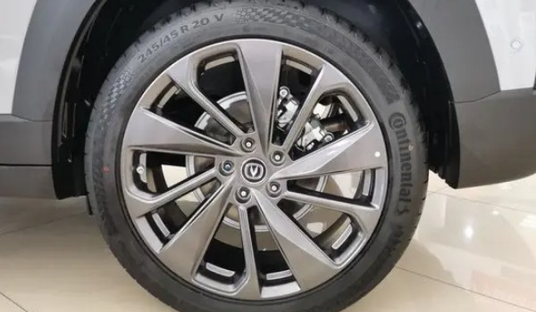 长安uni-v轮胎型号多少 轮胎型号为235/45 r18