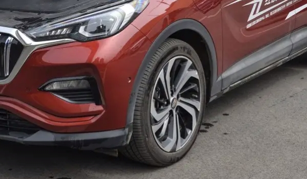 红旗E-HS3轮胎什么型号 型号是235/50R18和245/45R19