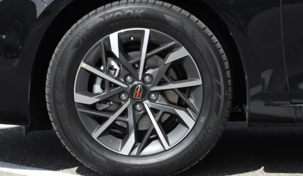 红旗H5旗悦版轮胎型号是什么 轮胎型号是225/55R17