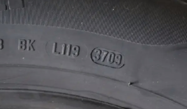 轮胎的生产日期在那里 在轮胎的胎壁上面