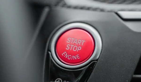 一键启动的车怎么启动 只要按一下按键就能够启动