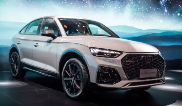 奥迪Q5L Sportback是两驱车还是四驱车 是四驱车（动力性很强）