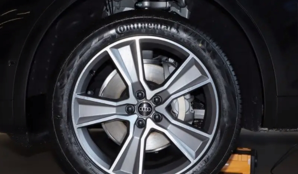 奥迪Q5L Sportback轮胎型号是什么 轮胎型号是235/55R19和255/45R20