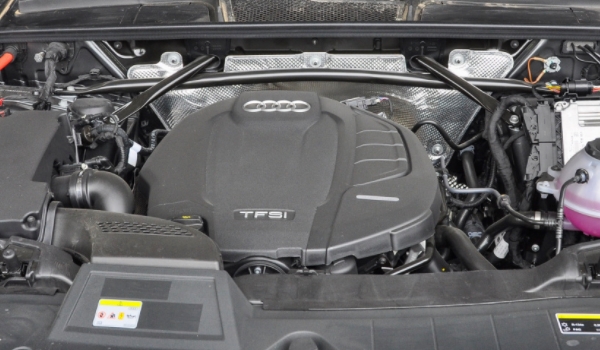 奥迪Q5L Sportback是什么发动机 采用2.0升涡轮增压发动机（百公里加速6.8秒）