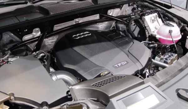 奥迪Q5L Sportback是什么发动机 采用2.0升涡轮增压发动机（百公里加速6.8秒）