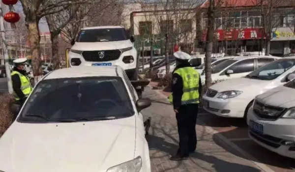 车上没电话怎么联系车主挪车