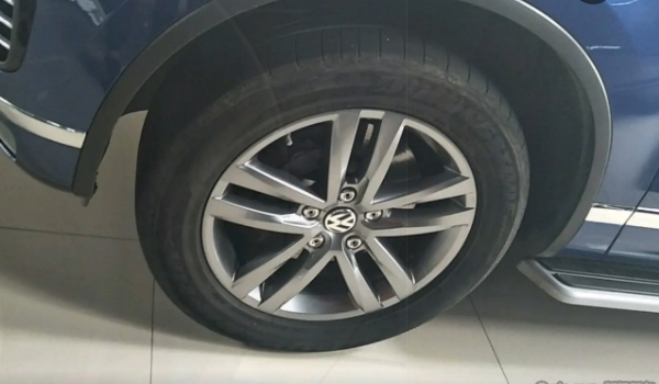 大众途锐的轮胎型号是什么 轮胎型号是255/55R19，285/45R20，285/40R21