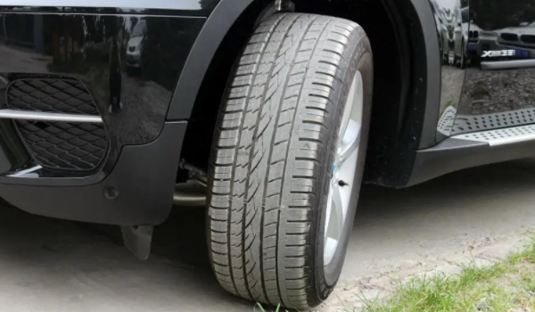 宝马X5使用的是防爆轮胎吗 轮胎是防爆轮胎（属于缺气保用轮胎）