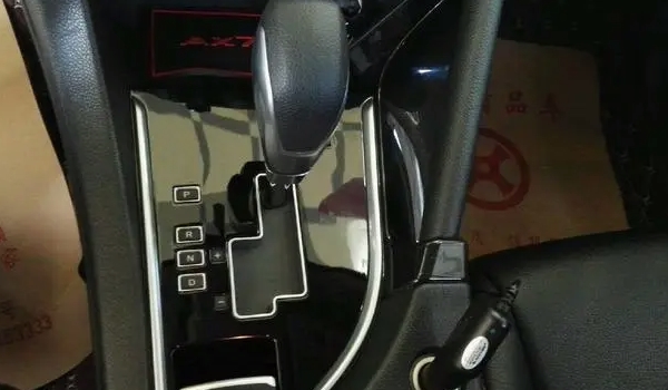 东风风神ax7是手动挡还是自动挡 使用手动挡变速箱和自动挡变速箱