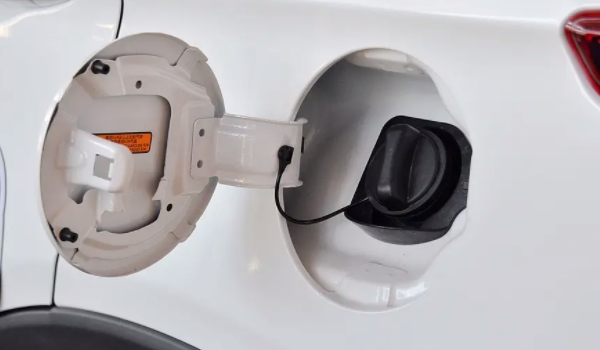 东风风神AX7车辆油箱容积多少升 油箱容积60升（百公里耗油6.6~7.7升）