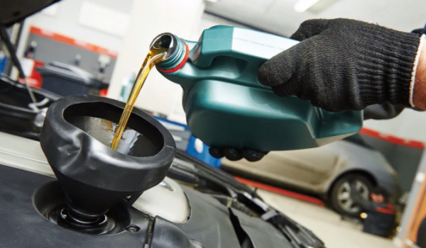发动机机油不更换会怎么样 造成发动机损坏（车辆无法行驶）