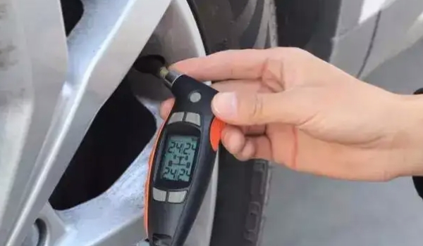 广汽丰田汉兰达轮胎胎压多少正常 2.3~2.5为正常数值（需要定期来检查）